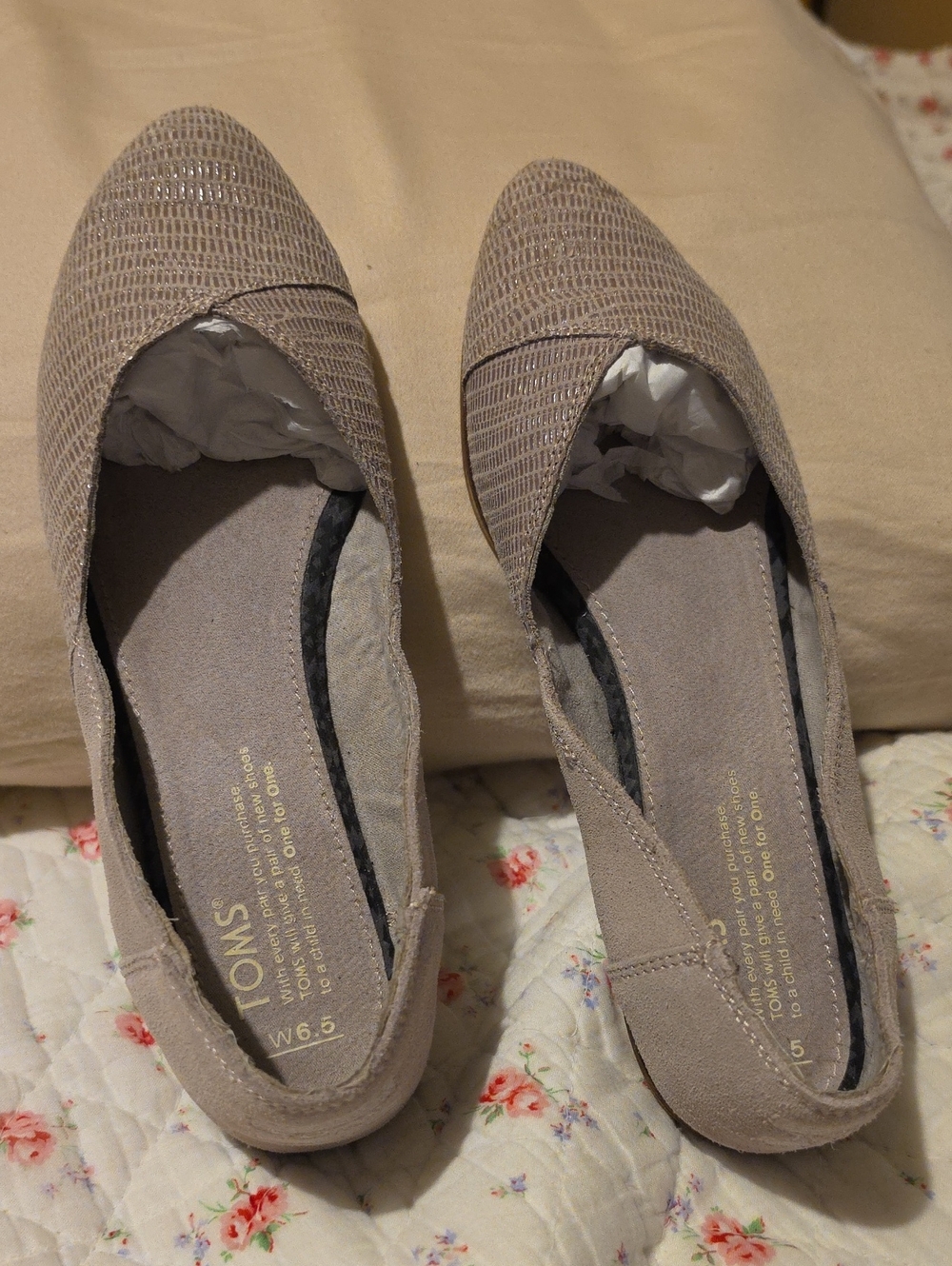 Toms Women's Taupe Textured Pointed-Toe Slip Ons